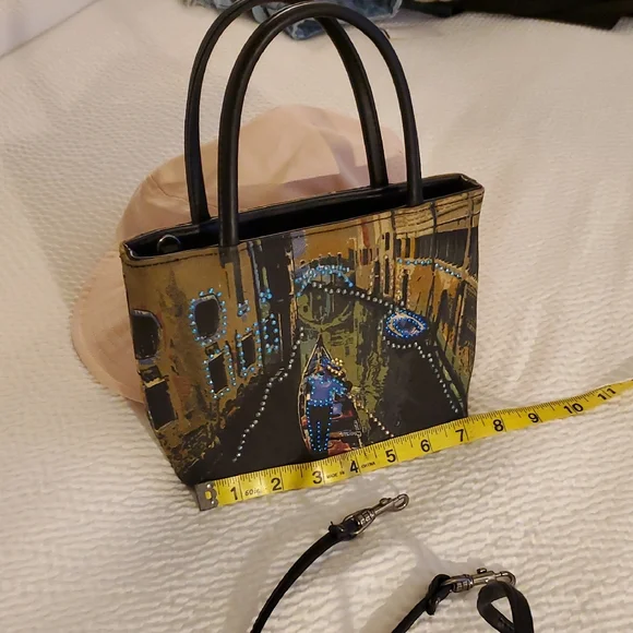 Bueno Brand Stylish Black & Gold Venice Print Handbag - Picture 2 of 7